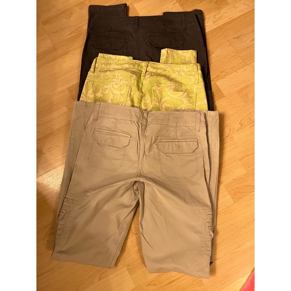 🔥🔥Priced to go! 3 pair bundled khakis in gray / khaki / patterned cream/green! - Picture 2 of 8